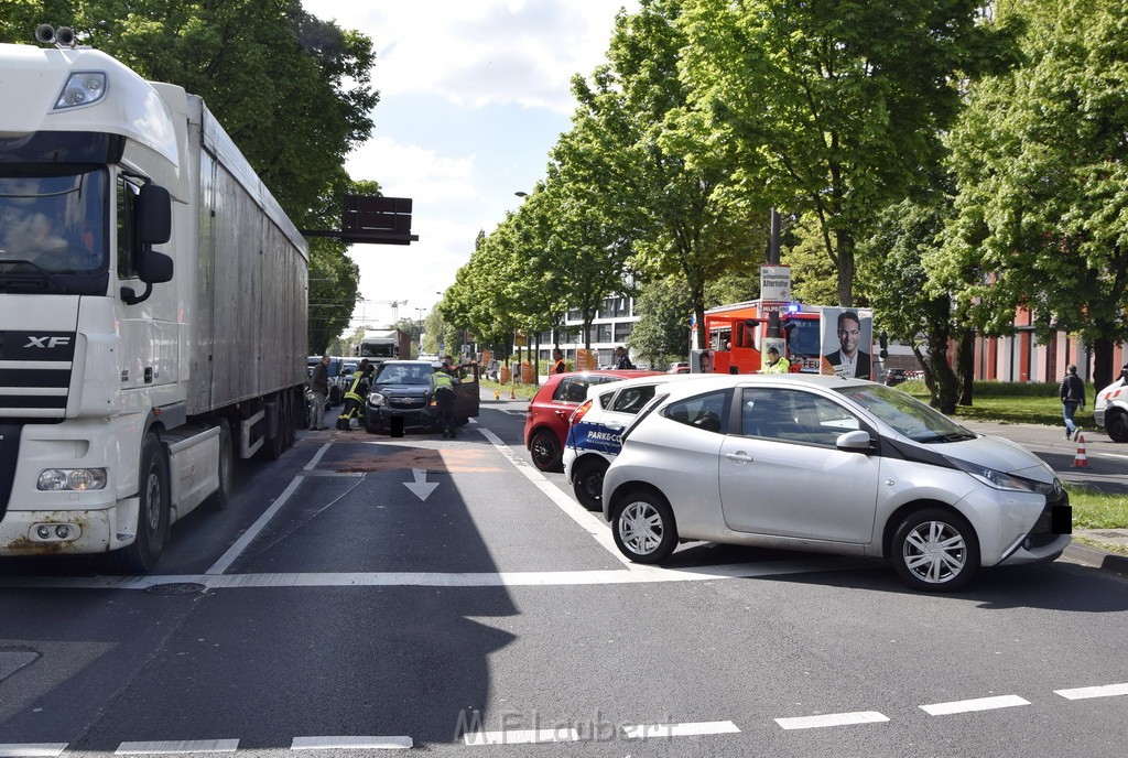 VU Koeln Bayenthal Schoenhauserstr Rheinuferstr P01.JPG - Miklos Laubert